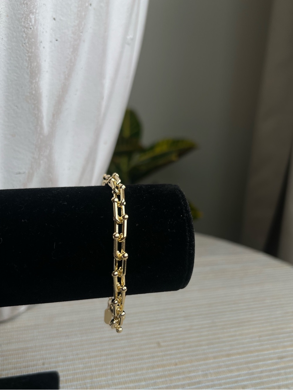 Plain Gold horseshoe Link Bracelet
